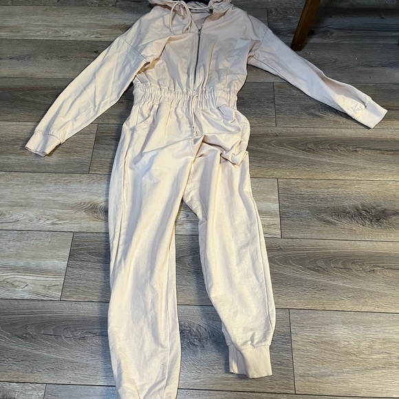 Forever 21 Hooded 100% brushed Cotton
jump suit - Picture 2 of 7